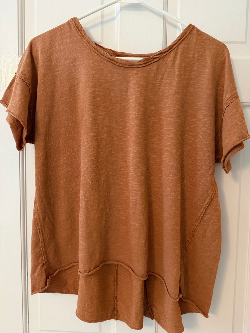 Pilcro Short Sleeve Scoop Neck Top in Rust